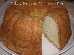 grandmother pauls sour cream pound cake