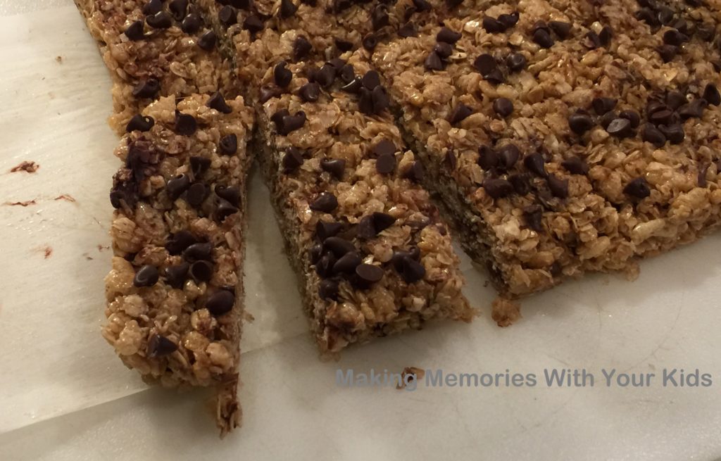 Homemade Chewy Chocolate Chip Granola Bars 