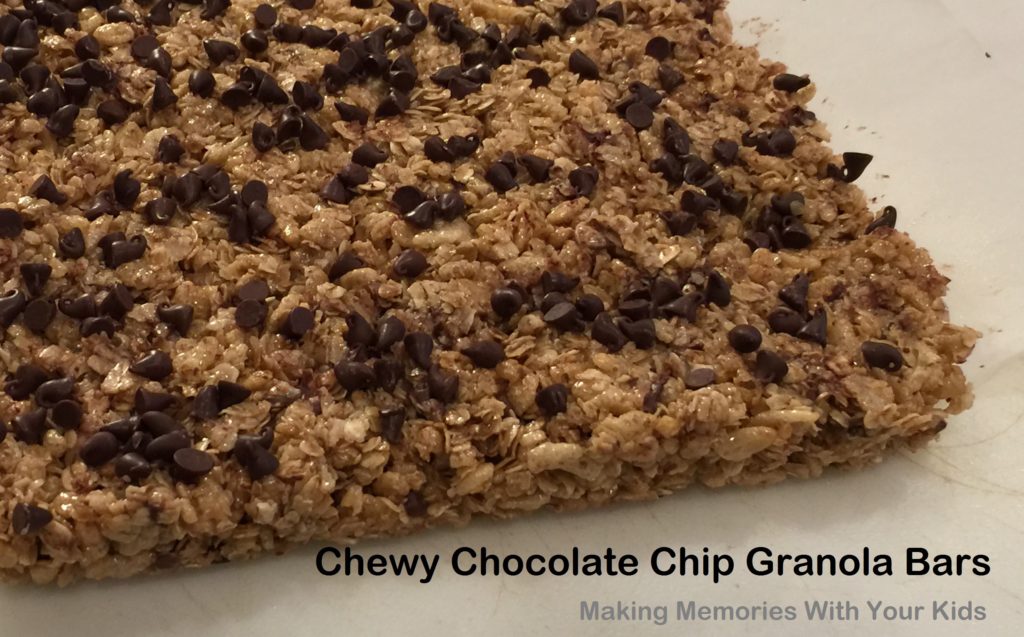 Homemade Chewy Chocolate Chip Granola Bars 