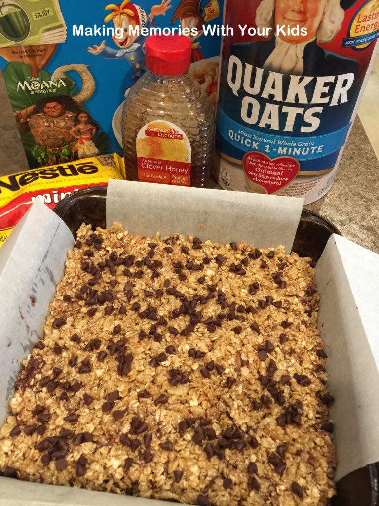 Homemade Chewy Chocolate Chip Granola Bars 