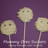 Mummy Oreo Suckers