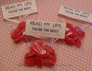 Read My Lips Valentine's Day Gift Idea with Free Printable