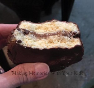 Peruvian Alfajores - Delicious Cookie FIlled with Dulce de Leche