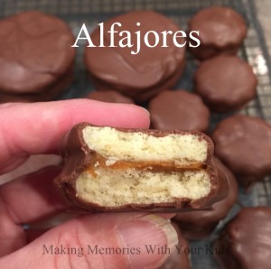 Peruvian Alfajores - Delicious Cookie FIlled with Dulce de Leche