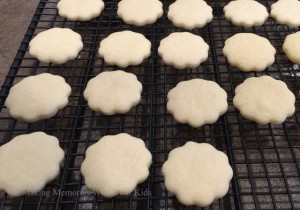 Peruvian Alfajores - Delicious Cookie FIlled with Dulce de Leche